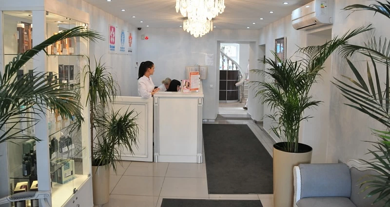 Ресепшн трихологической клиники CHEVEUX.